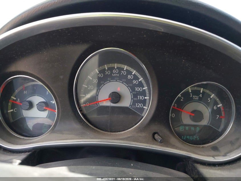 2014 Chrysler 200 VIN 1C3CCBCG9EN157002 IAAI salvage auction — SIDE, Wait Title, sold $800 on 2026-08-30 (photo 7)