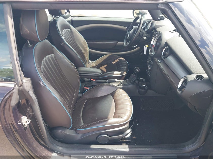 2013 Mini Convertible VIN WMWZP3C53DT550824 IAAI salvage auction — FRONT END, Wait Title, sold $825 on 2026-10-07 (photo 5)