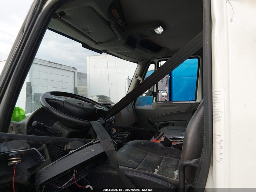 2019 International VIN 1HTMMMML6KH584882 IAAI salvage auction — ROLLOVER, Wait Title, sold $1,500 on 2026-10-09 (photo 6)