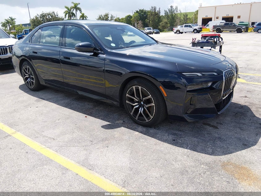 2026 BMW 7er VIN WBA33EH05TCW36306 — IAAI salvage auction photo