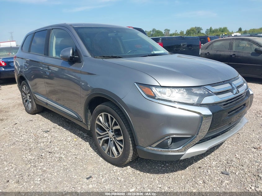 2018 Mitsubishi Outlander VIN JA4AZ3A3XJZ015116 IAAI salvage auction — LEFT SIDE, Salvage Title, sold $3,800 on 2026-09-06 (photo 1)
