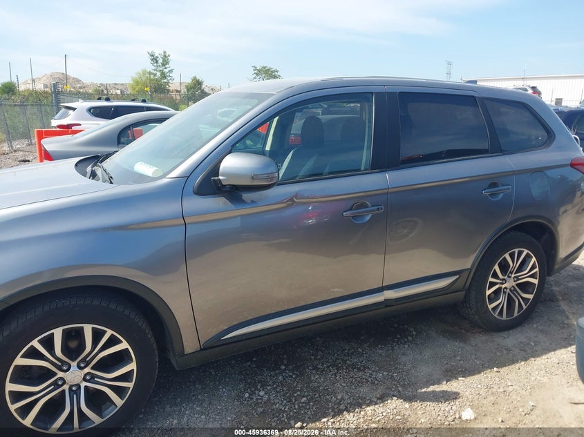 2018 Mitsubishi Outlander VIN JA4AZ3A3XJZ015116 IAAI salvage auction — LEFT SIDE, Salvage Title, sold $3,800 on 2026-09-06 (photo 6)