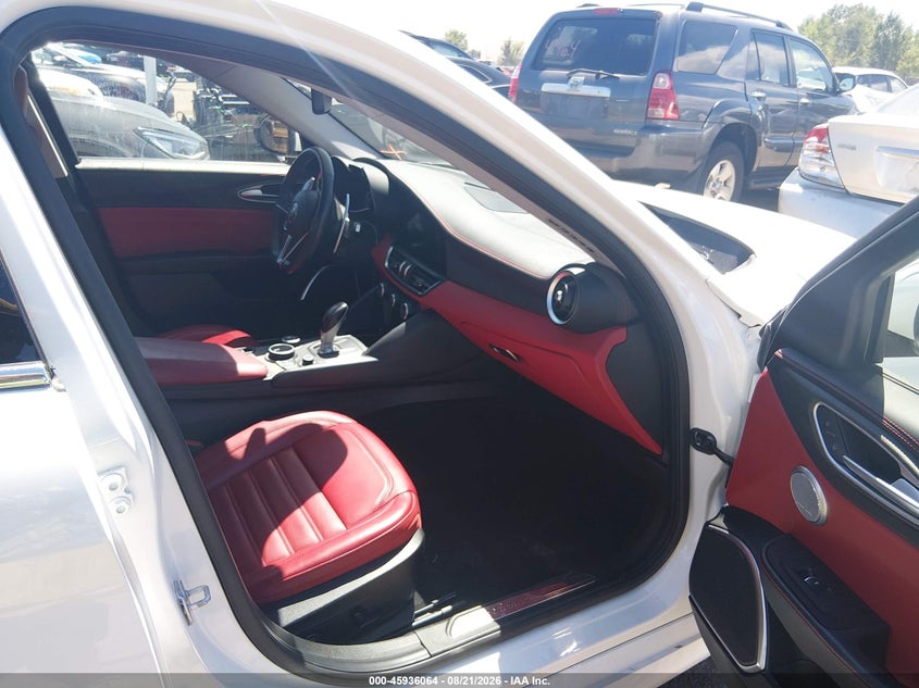 2018 Alfa romeo Giulia VIN ZARFAEEN4J7563432 IAAI salvage auction — REAR END, Salvage (Colorado), sold $4,550 on 2026-10-06 (photo 5)