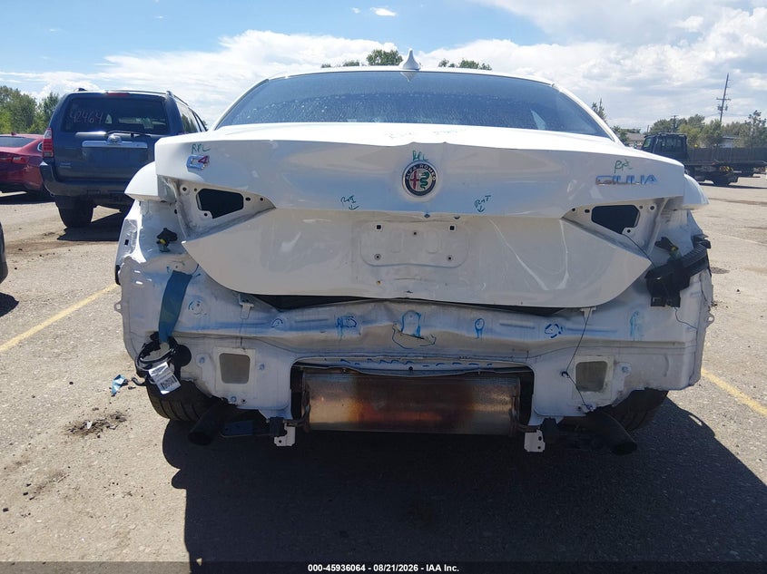 2018 Alfa romeo Giulia VIN ZARFAEEN4J7563432 IAAI salvage auction — REAR END, Salvage (Colorado), sold $4,550 on 2026-10-06 (photo 6)