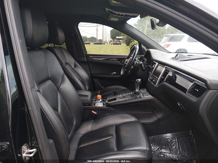 2016 Porsche Macan VIN WP1AB2A55GLB56322 IAAI salvage auction — REAR END, Clear (Tennessee), sold $8,900 on 2026-08-25 (photo 5)