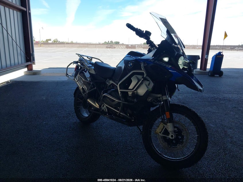2024 BMW R 1250 VIN WB10M130XR6K03734 — IAAI salvage auction photo