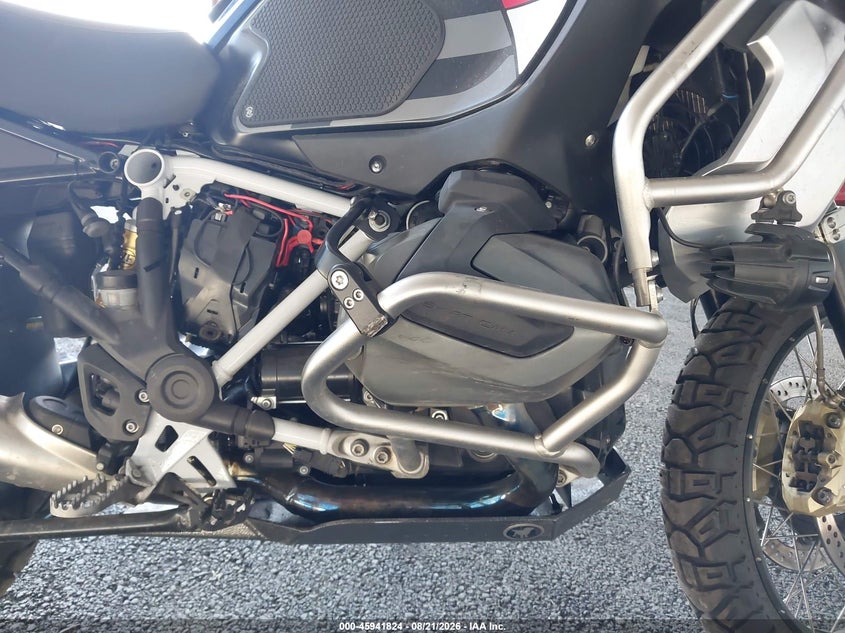 2024 BMW R 1250 VIN WB10M130XR6K03734 IAAI salvage auction — ALL OVER, Salvage Title, sold $9,350 on 2026-09-15 (photo 8)