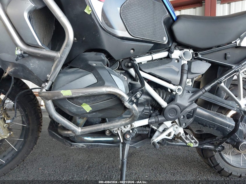 2024 BMW R 1250 VIN WB10M130XR6K03734 IAAI salvage auction — ALL OVER, Salvage Title, sold $9,350 on 2026-09-15 (photo 9)