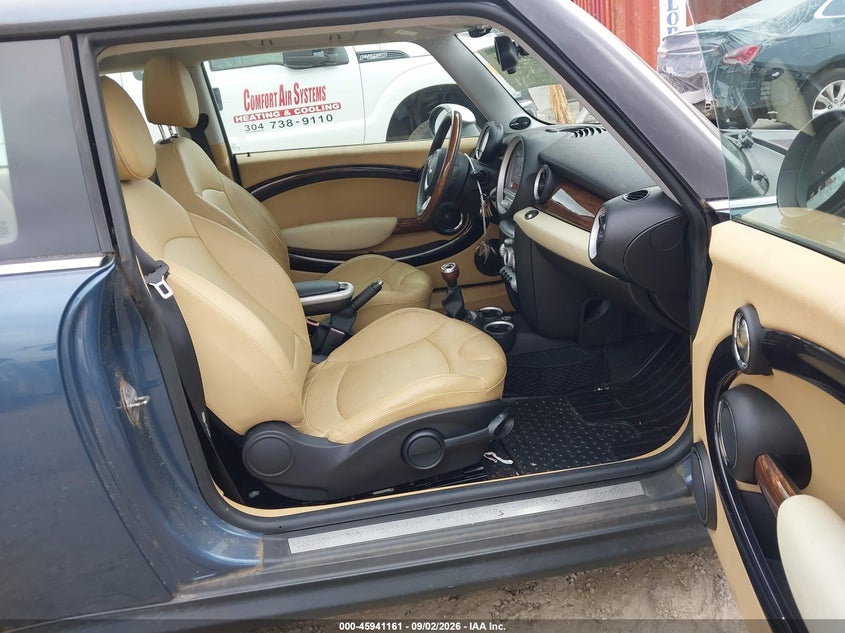 2010 Mini Cooper VIN WMWMF7C56ATX43873 IAAI salvage auction — NORMAL WEAR, Clear (Maryland), sold $1,500 on 2026-09-10 (photo 5)
