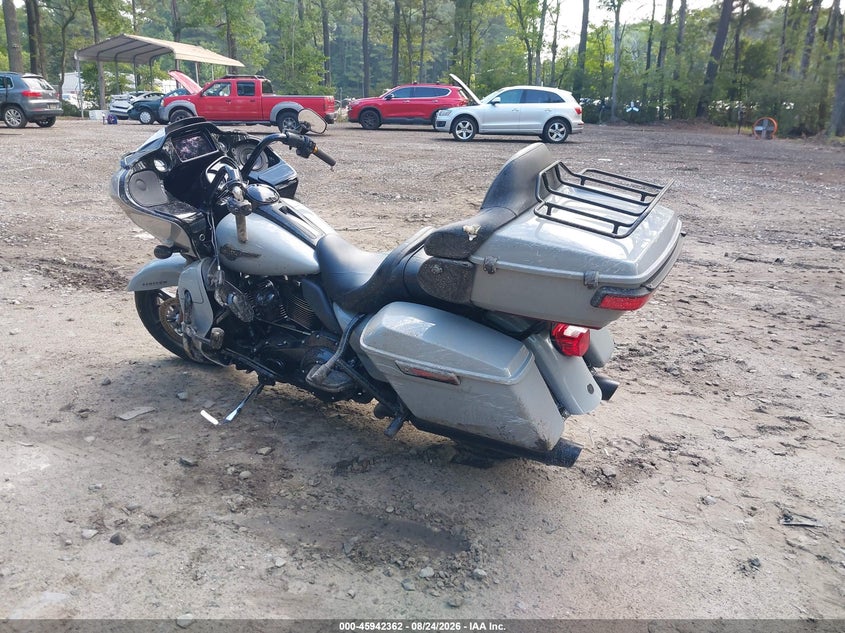 2024 Harley-davidson Road glide VIN 1HD1KZF17RB638264 IAAI salvage auction — SIDE, Salvage Title, sold $8,400 on 2026-09-30 (photo 3)