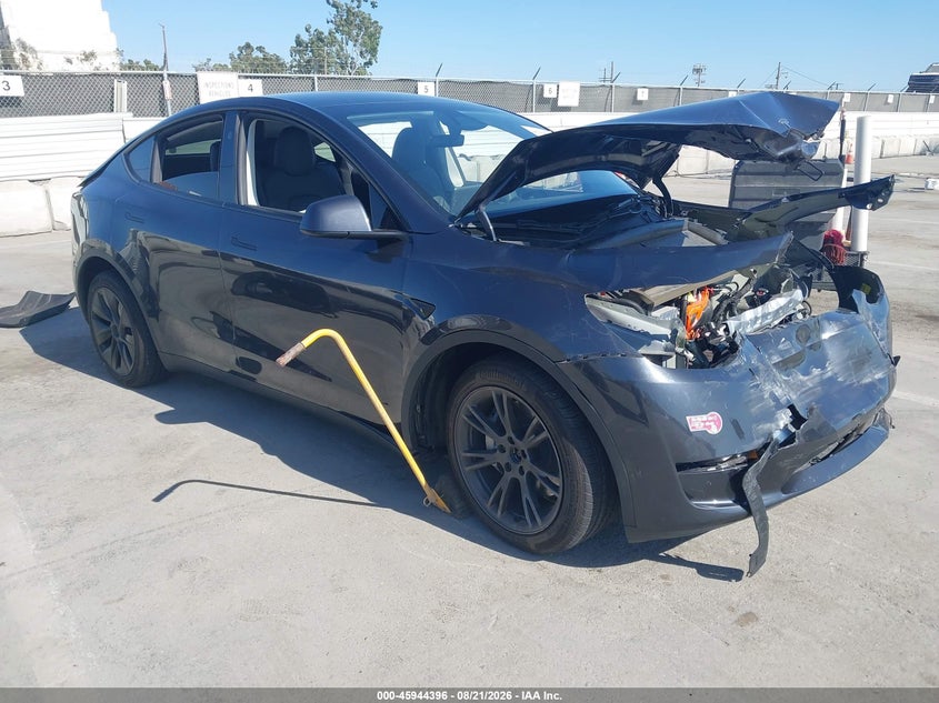 2025 Tesla Model y VIN 7SAYGAEE8SF255964 — IAAI salvage auction photo