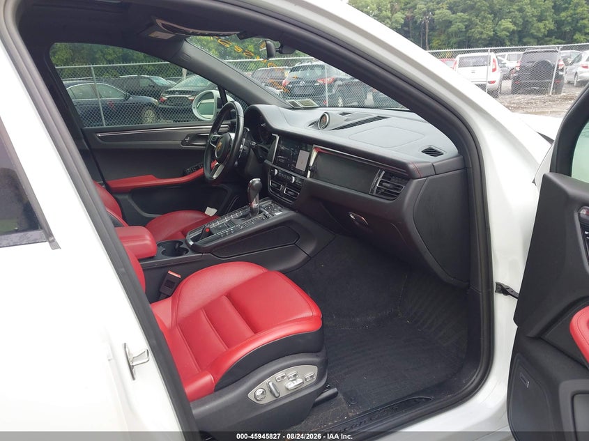 2021 Porsche Macan VIN WP1AG2A5XMLB52506 IAAI salvage auction — FRONT END, Salvage Title, sold $17,100 on 2026-08-30 (photo 5)