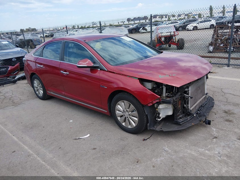 2016 Hyundai Sonata VIN KMHE24L11GA027820 IAAI salvage auction — FRONT END, Wait Title, sold $825 on 2026-10-06 (photo 1)