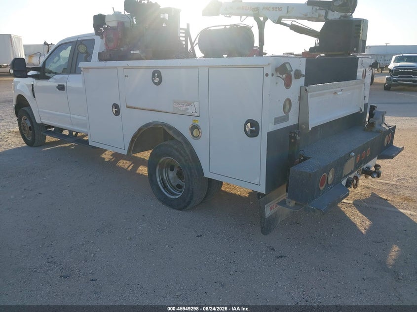 2022 Ford F350 VIN 1FD8X3H66NEC67254 IAAI salvage auction — SIDE, Salvage Title, sold $22,850 on 2026-09-08 (photo 3)