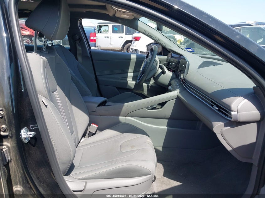 2025 Hyundai Elantra VIN KMHLS4DG1SU028418 IAAI salvage auction — REAR END, Wait Title, sold $9,800 on 2026-08-26 (photo 5)