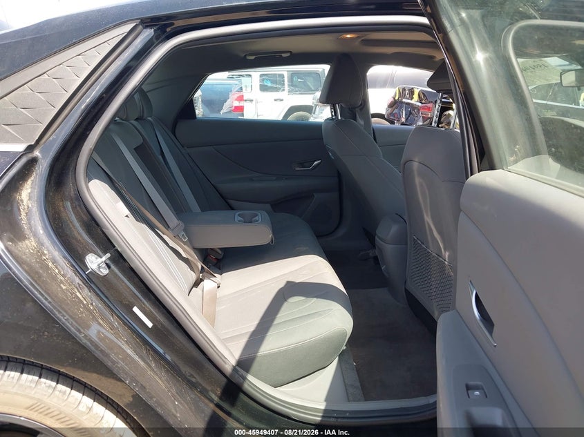 2025 Hyundai Elantra VIN KMHLS4DG1SU028418 IAAI salvage auction — REAR END, Wait Title, sold $9,800 on 2026-08-26 (photo 8)