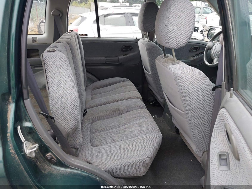 1999 Suzuki Grand vitara VIN JS3TD62V3X4117878 IAAI salvage auction — NORMAL WEAR, Clear (Washington), sold $325 on 2026-09-16 (photo 8)