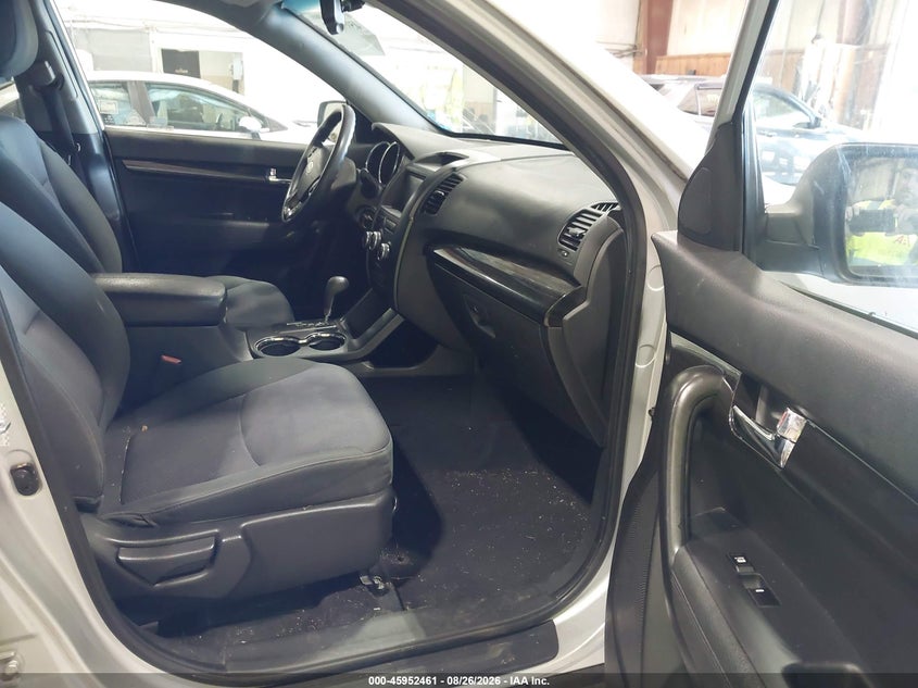 2011 Kia Sorento VIN 5XYKTCA14BG003473 IAAI salvage auction — NORMAL WEAR, Clear (New York), sold $1,050 on 2026-09-03 (photo 5)