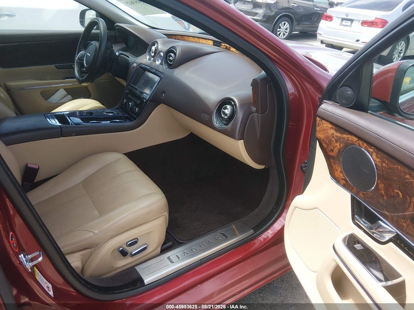 2011 Jaguar Xj series VIN SAJWA1CB3BLV16950 IAAI salvage auction — UNKNOWN, Clear - Dealer Only (California), sold $1,725 on 2026-09-10 (photo 5)