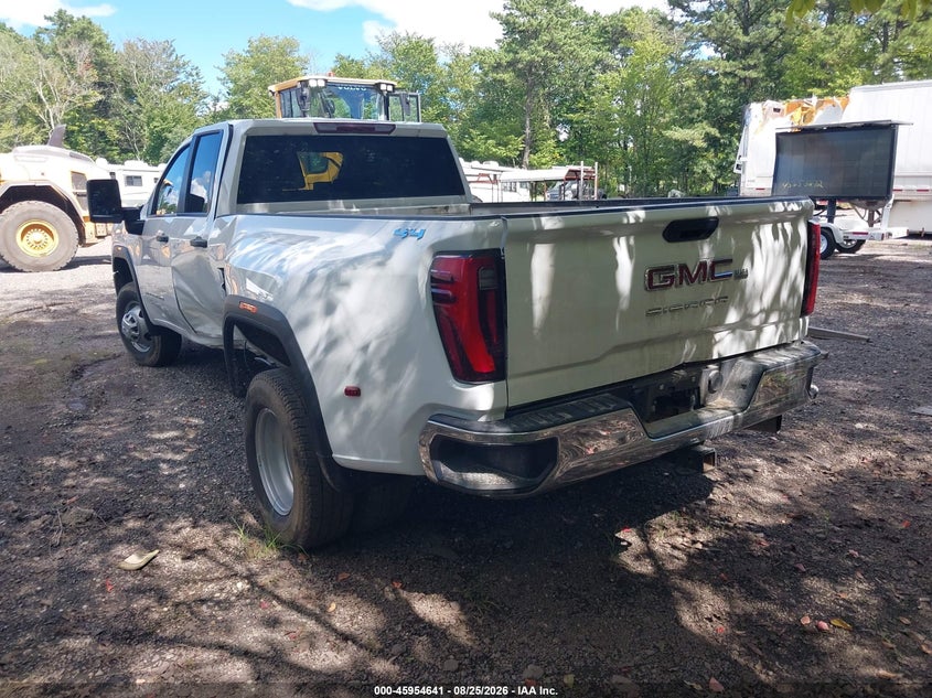 2024 Gmc VIN 1GT59SEY7RF450244 IAAI salvage auction — SIDE, Salvage Title, sold $18,100 on 2026-09-29 (photo 3)