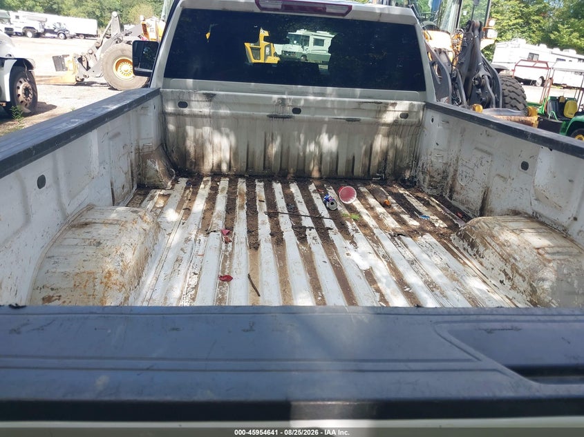 2024 Gmc VIN 1GT59SEY7RF450244 IAAI salvage auction — SIDE, Salvage Title, sold $18,100 on 2026-09-29 (photo 6)