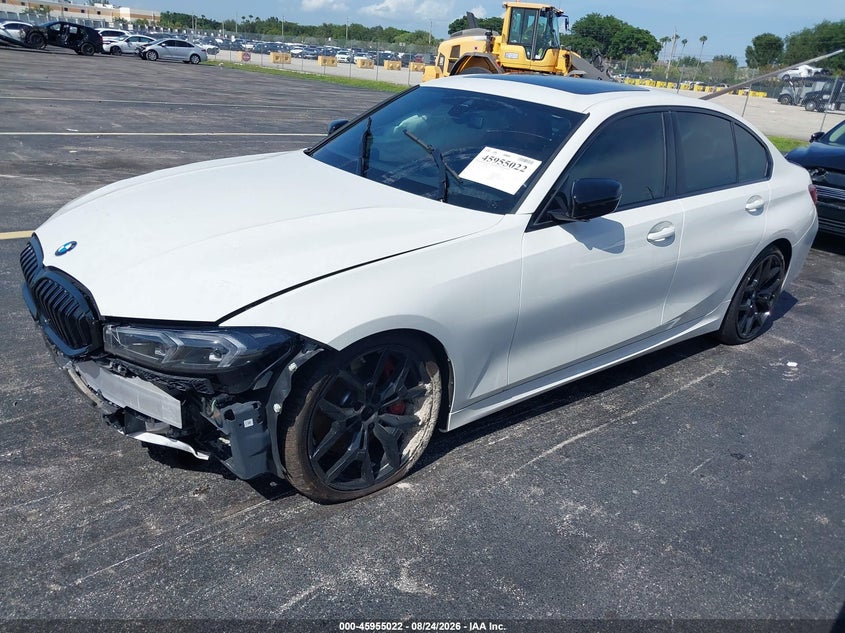2025 BMW VIN 3MW69CW05S8F36845 IAAI salvage auction — RIGHT FRONT, Wait Title, sold $17,550 on 2026-09-24 (photo 2)