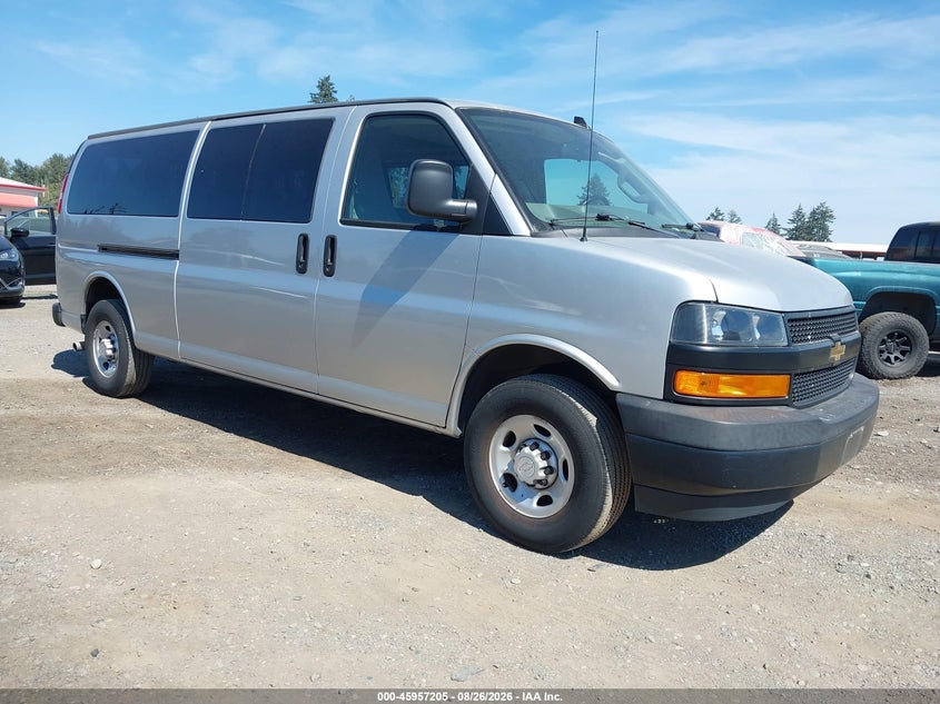 2019 Chevrolet Express 3500 VIN 1GAZGNFG4K1359135 — IAAI salvage auction photo