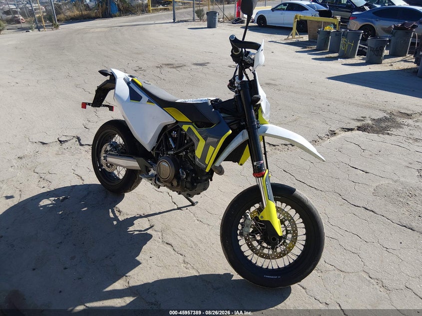 2021 Husqvarna 701 VIN VBKUSV40XMM710569 IAAI salvage auction — THEFT, Salvage (California), sold $4,000 on 2026-09-15 (photo 1)