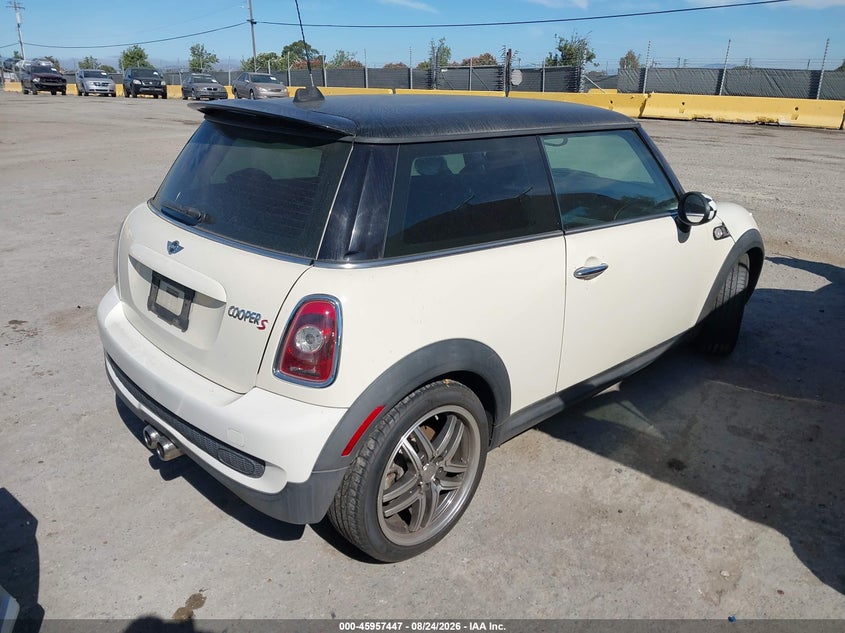2009 Mini Cooper VIN WMWMF73539TW83756 IAAI salvage auction — NORMAL WEAR, Clear - Dealer Only (California), sold $375 on 2026-09-10 (photo 4)