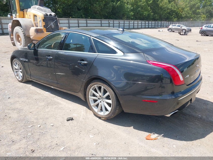 2013 Jaguar Xj VIN SAJWA1C77D8V40010 IAAI salvage auction — NORMAL WEAR, Clear (Tennessee), sold $2,200 on 2026-09-19 (photo 3)