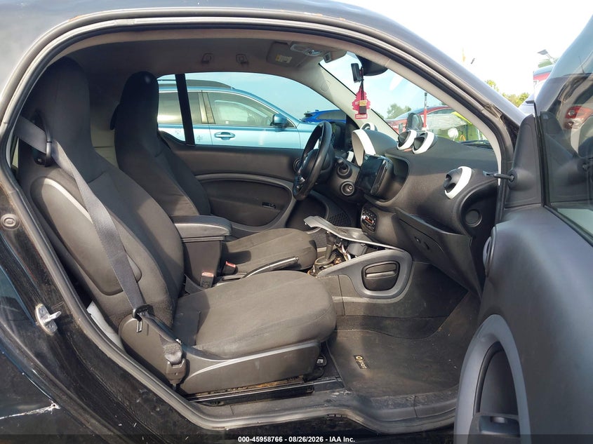 2016 Smart Fortwo VIN WMEFJ5DA4GK074528 IAAI salvage auction — NORMAL WEAR, Salvage Title (New York), sold $500 on 2026-09-03 (photo 5)