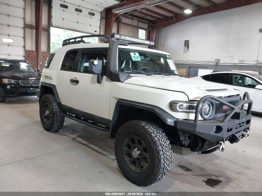 2012 Toyota Fj cruiser VIN JTEBU4BF9CK135679 — IAAI salvage auction photo
