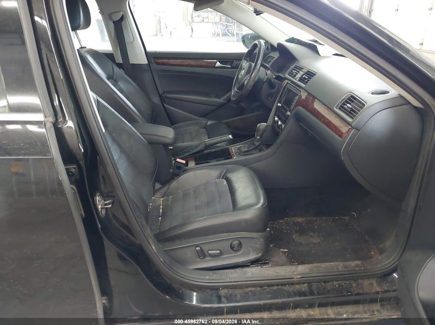 2012 Volkswagen Passat VIN 1VWCN7A39CC059872 IAAI salvage auction — NORMAL WEAR, Clear (Minnesota), sold $700 on 2026-09-29 (photo 5)