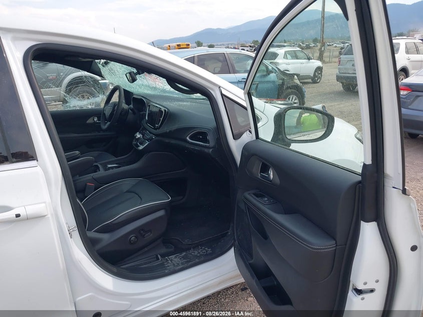 2027 Chrysler Pacifica VIN 2C4RC1GG9VR581423 IAAI salvage auction — SIDE, Enterprise Vehicles Clear Only (Montana), sold $20,500 on 2026-08-29 (photo 5)