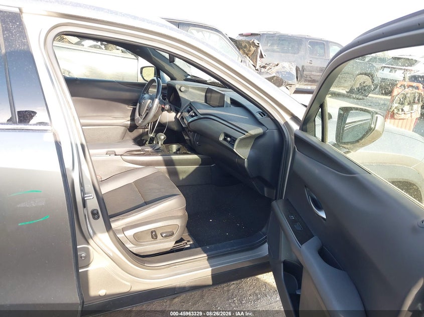 2019 Lexus Ux VIN JTHY3JBH7K2010727 IAAI salvage auction — REAR END, Wait Title, sold $7,850 on 2026-10-06 (photo 5)