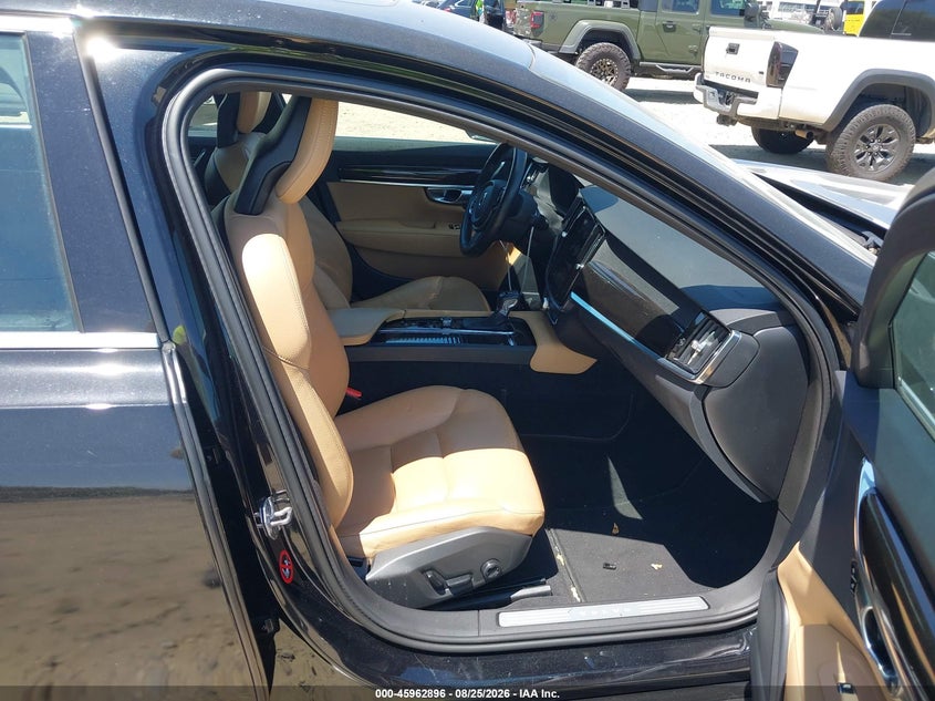 2018 Volvo S90 VIN LVY982AK9JP021524 IAAI salvage auction — REAR END, Wait Title, sold $5,200 on 2026-10-09 (photo 5)