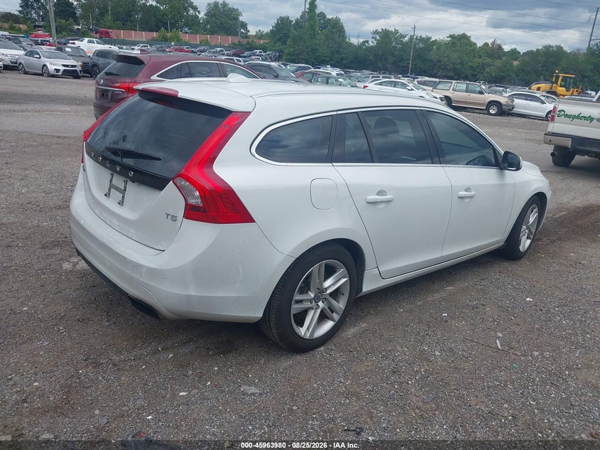 2015 Volvo V60 VIN YV140MEK3F1235203 IAAI salvage auction — NORMAL WEAR, Clear (Delaware), sold $400 on 2026-09-04 (photo 4)