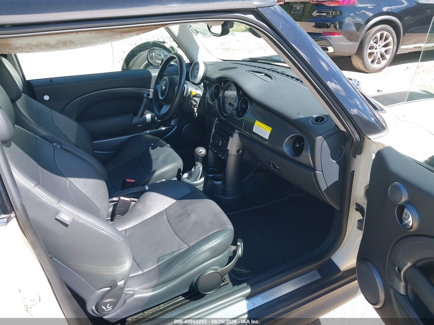 2006 Mini Cooper VIN WMWRE33596TJ35788 IAAI salvage auction — NORMAL WEAR, Clear (Massachusetts), sold $350 on 2026-08-28 (photo 5)
