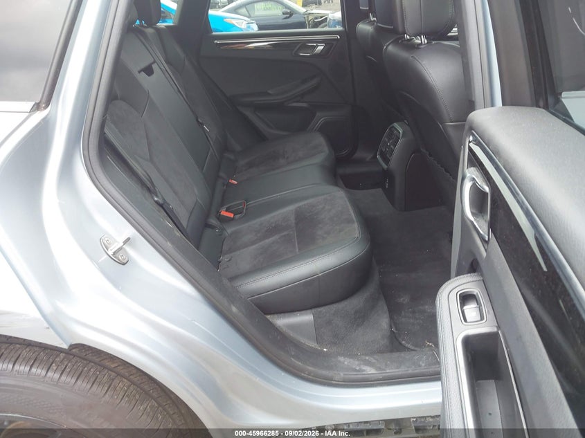 2020 Porsche Macan VIN WP1AA2A5XLLB06593 IAAI salvage auction — RIGHT SIDE, Wait Title, sold $14,000 on 2026-10-15 (photo 8)