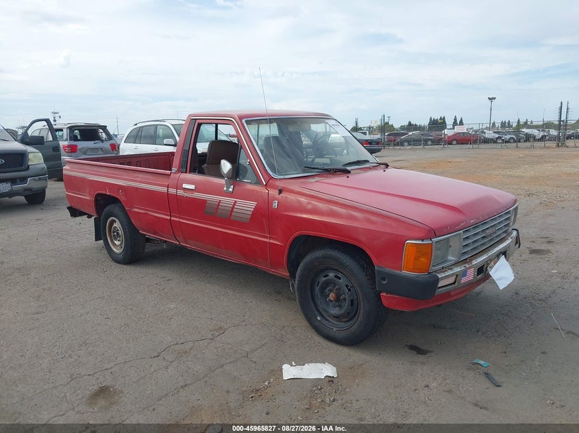 1986 Toyota Pickup VIN JT4RN55E2G0175533 — IAAI salvage auction photo
