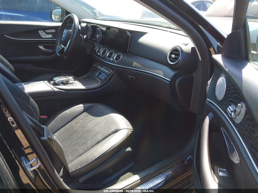 2019 Mercedes-benz E-klasse VIN WDDZF4JB5KA678940 IAAI salvage auction — RIGHT FRONT, Wait Title, sold $7,825 on 2026-10-14 (photo 5)