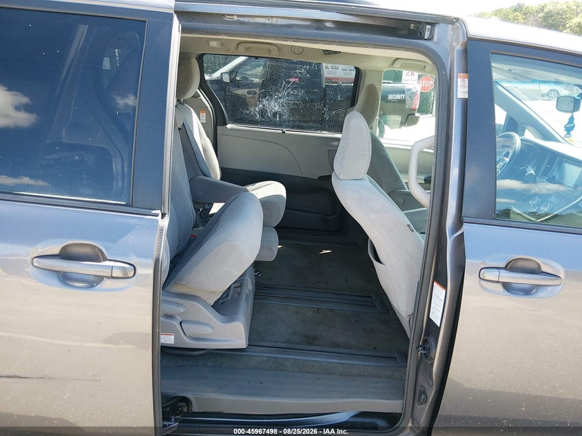 2017 Toyota Sienna VIN 5TDKZ3DC4HS824628 IAAI salvage auction — HAIL, Clear (New York), sold $10,900 on 2026-10-06 (photo 8)