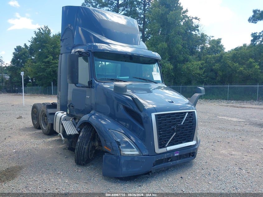 2020 Volvo VIN 4V4WC9EG0LN261832 IAAI salvage auction — FRONT END, Clear (Indiana), sold $5,000 on 2026-09-06 (photo 1)