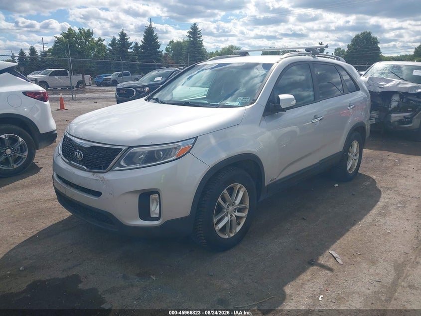 2015 Kia Sorento VIN 5XYKTDA6XFG639595 IAAI salvage auction — NORMAL WEAR, Clear (Michigan), sold $1,100 on 2026-08-29 (photo 2)