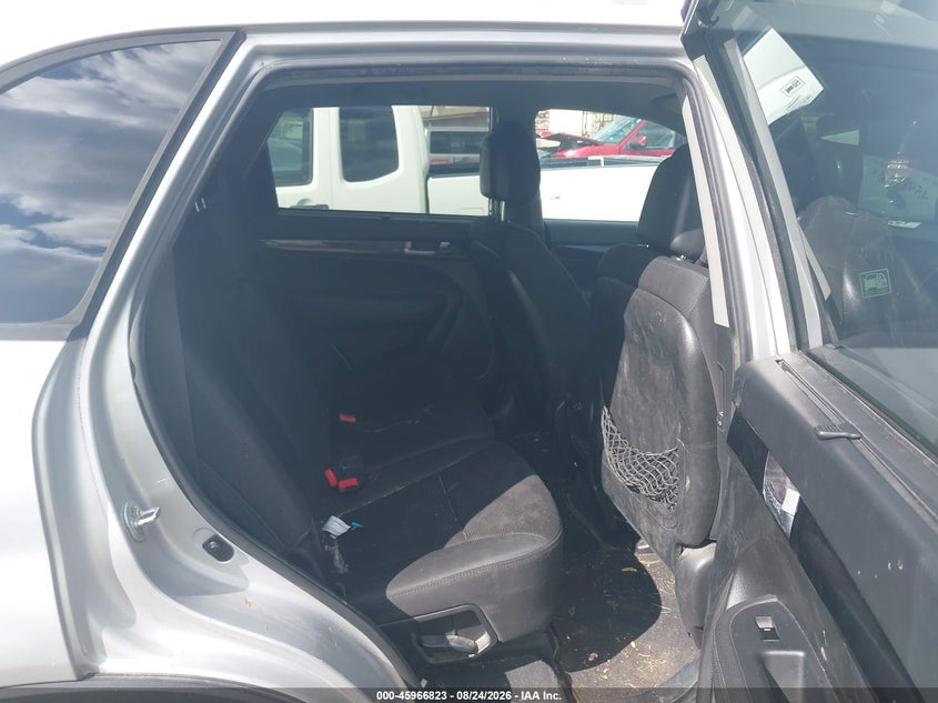 2015 Kia Sorento VIN 5XYKTDA6XFG639595 IAAI salvage auction — NORMAL WEAR, Clear (Michigan), sold $1,100 on 2026-08-29 (photo 8)