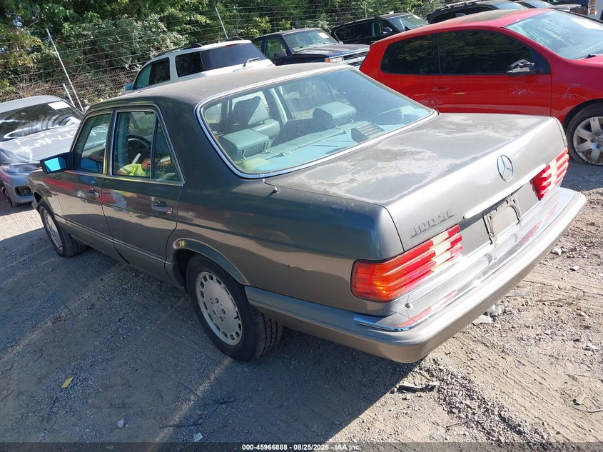 1989 Mercedes-benz 300 VIN WDBCA24DXKA449538 IAAI salvage auction — NORMAL WEAR, Clear (Indiana), sold $1,150 on 2026-09-03 (photo 3)