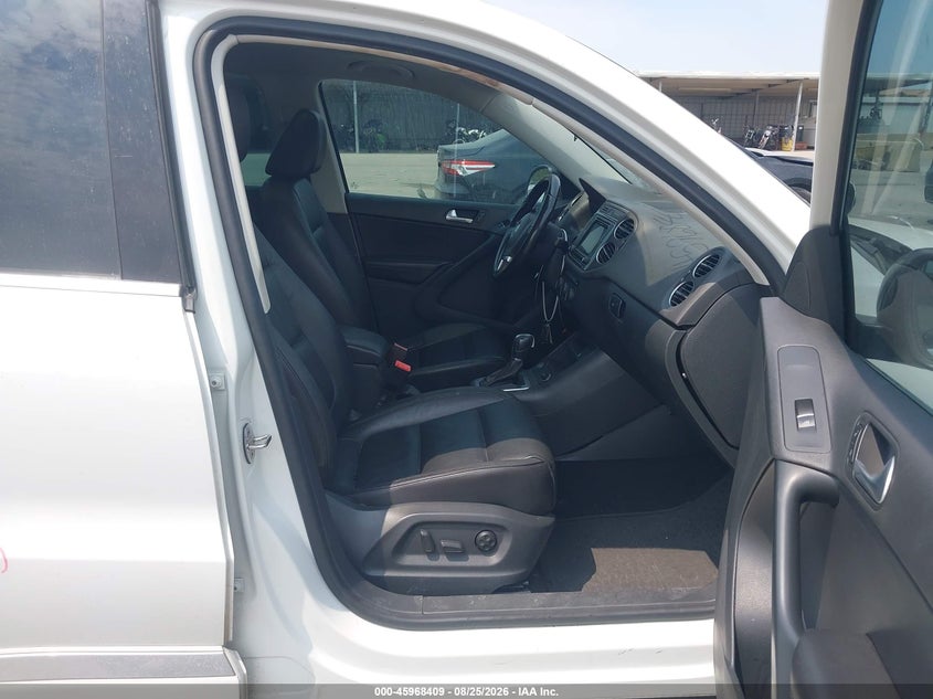 2017 Volkswagen Tiguan VIN WVGUV7AX5HK018058 IAAI salvage auction — REAR END, Salvage (Texas), sold $3,400 on 2026-09-19 (photo 5)