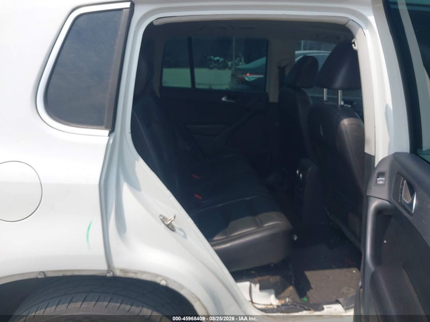 2017 Volkswagen Tiguan VIN WVGUV7AX5HK018058 IAAI salvage auction — REAR END, Salvage (Texas), sold $3,400 on 2026-09-19 (photo 8)