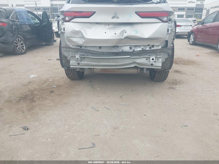 2022 Mitsubishi Outlander VIN JA4J4VA83NZ091756 IAAI salvage auction — REAR END, Salvage Title, sold $7,800 on 2026-10-16 (photo 6)