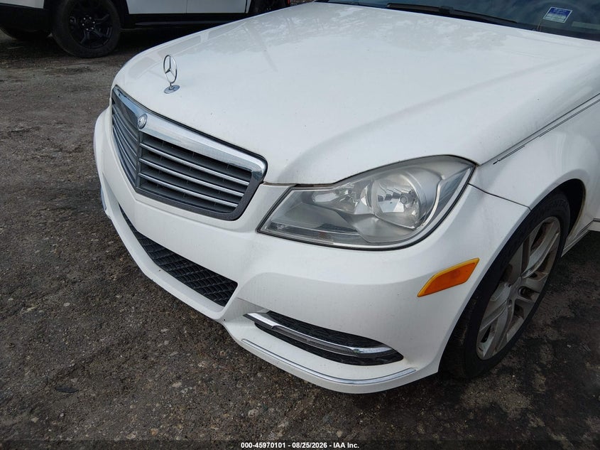 2014 Mercedes-benz C class VIN WDDGF4HB6EG246856 IAAI salvage auction — NORMAL WEAR, Clear (Florida), sold $1,400 on 2026-09-04 (photo 6)